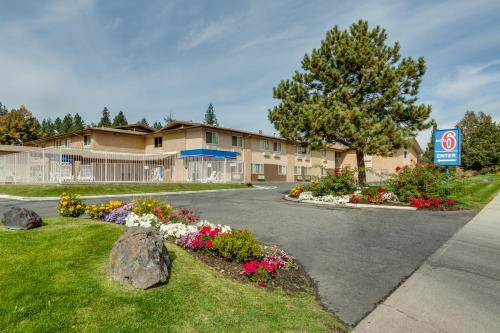 גינה חיצונית ב-Motel 6-Spokane, WA - West