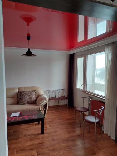 A seating area at Apartment On Pribuzhskaya 2