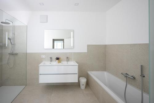 Bathroom sa Dream Apartment in Wels mit Netflix & Stellplatz