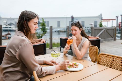 Mga inumin sa Hotel de Timmerfabriek I Kloeg Collection