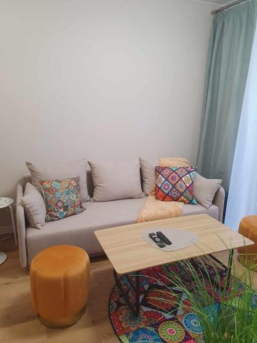 Zona d'estar a Colorful Apartament 2 pokojowy z małym ogródkiem w Warszawie