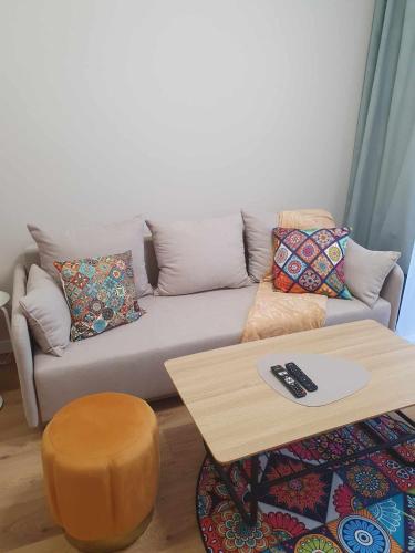 Zona d'estar a Colorful Apartament 2 pokojowy z małym ogródkiem w Warszawie