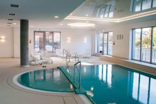 Bazén v ubytování Apartament Lustrzany Waterlane Island Spa Gdańsk nebo v jeho okolí