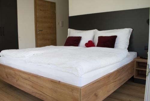 A bed or beds in a room at myQuartier City Chalets