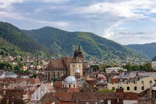 a view of a town with mountains in the background at Hotel Aro Palace in Braşov