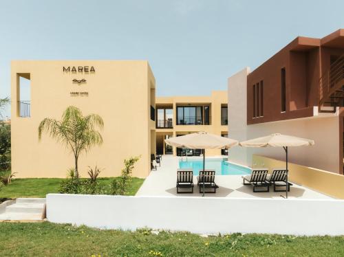 Bazén v ubytování Marea Luxury Suites nebo v jeho okolí