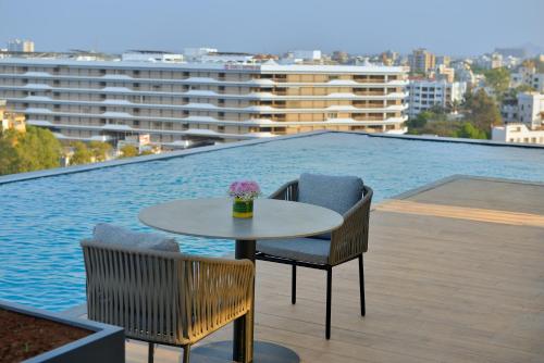 Swimmingpoolen hos eller tæt på Treat Hotel Nashik City Center