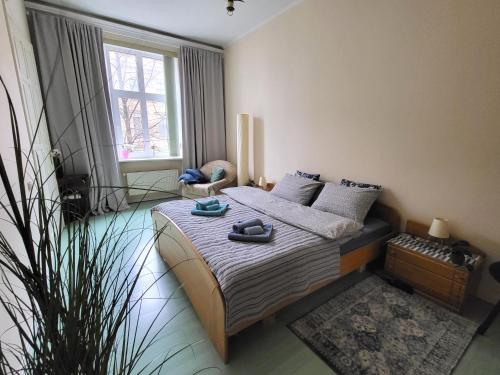 מיטה או מיטות בחדר ב-Alunana LUX Jakuzzi Apart in Quiet center, 24h, Art Nouveau area