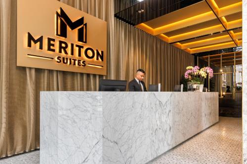 Лобби или стойка регистрации в Meriton Suites Melbourne