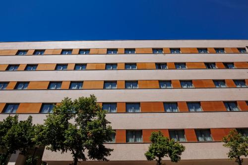 a tall building with windows on the side of it at Hotel Logroño in Logroño