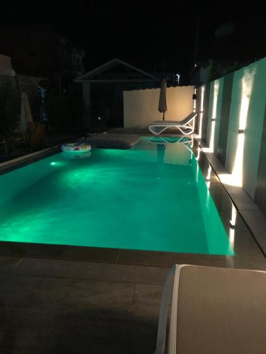 Swimming pool sa o malapit sa Soren House