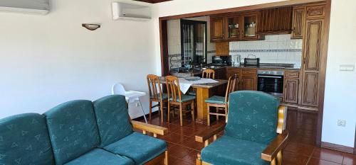 A kitchen or kitchenette at Casa da Mila