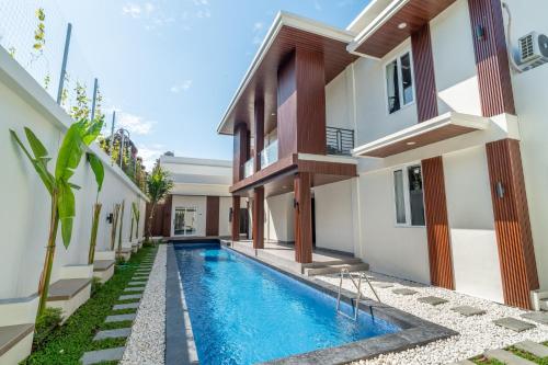 Kolam renang di atau dekat dengan Alyxia 1 Bedroom Apartment in Central Seminyak