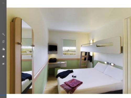 Cama ou camas em um quarto em Hotel Ibis Budget Deauville