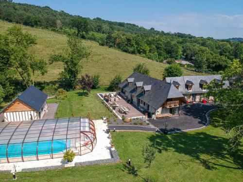 The swimming pool at or close to Le Domaine d’Angerville - Chambres d'Hôtes