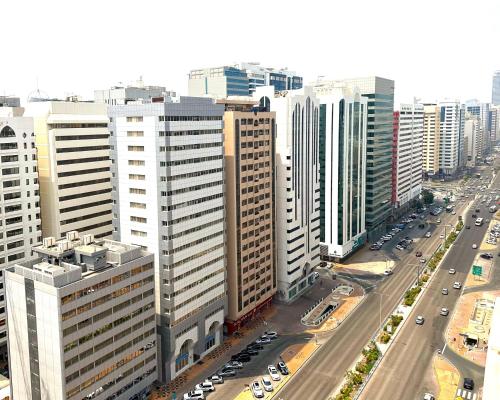 een luchtzicht op een stad met hoge gebouwen bij Royal Rose Abu Dhabi, a Curio Collection by Hilton Affiliated Hotel in Abu Dhabi