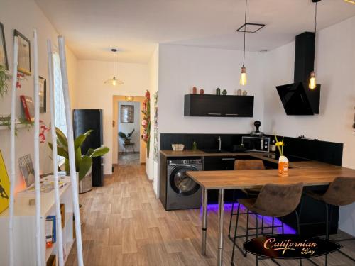 Dapur atau dapur kecil di Compromis appartement maison