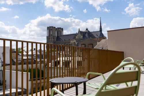 En balkong eller terrasse på Résidence Les 7 Anges - Cathédrale et centre historique de Reims