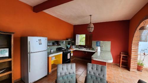 Dapur atau dapur kecil di Villas Santa Cecilia "Villa GeeGee" en Yelapa