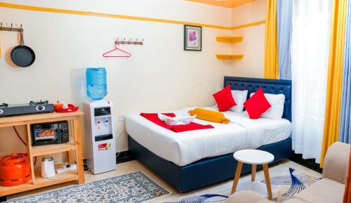 Un pat sau paturi într-o cameră la Studio furnished Apartments Naivasha