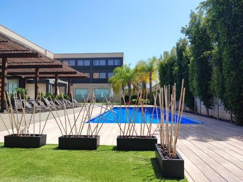 A piscina localizada em Tarraco Park Tarragona ou nos arredores