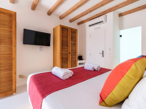 Cama ou camas em um quarto em Akkadian LGBT Boutique Hotel