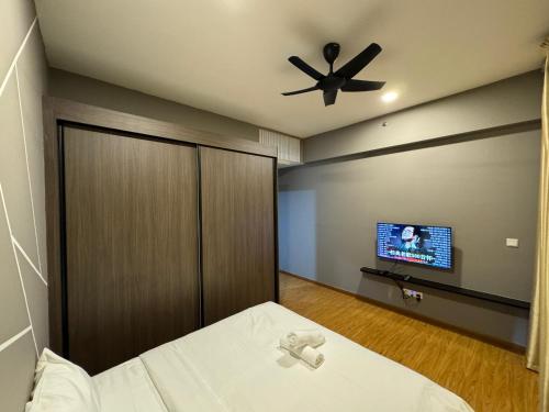 Tempat tidur dalam kamar di Cozy Comfort- Beacon Executives Suite