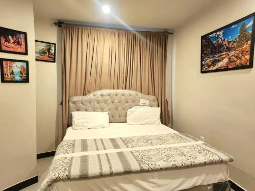 Cama ou camas em um quarto em Splendid 1Bed Apt In Bahria Town