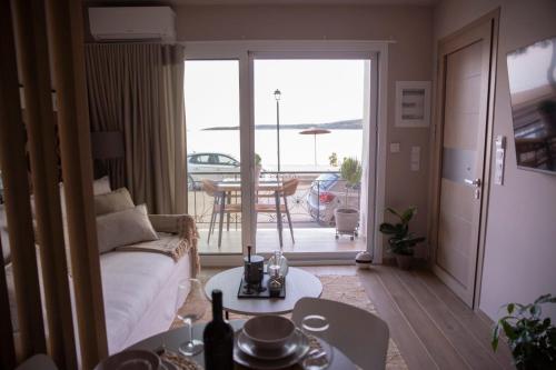 A seating area at Nerissa Seafront apartment