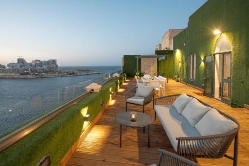 Χώρος καθιστικού στο The Iconic Terrace Valletta