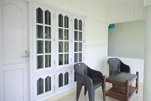 A seating area at Lyba Home Stay