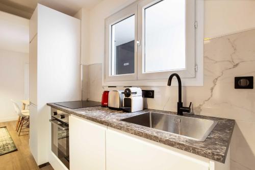 A cozinha ou cozinha compacta de 2BR - 8P apartment - Tour Eiffel Champs de Mars 1A