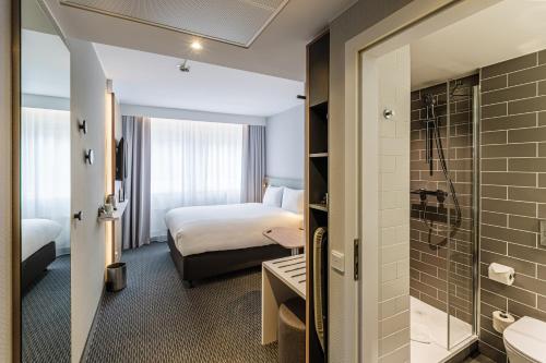 Cama ou camas em um quarto em Holiday Inn Express Dresden Zentrum, an IHG Hotel