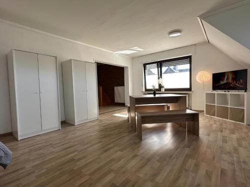 Televizors / izklaižu centrs naktsmītnē Apartment SOUHA II - große Unterkunft in Bentheim