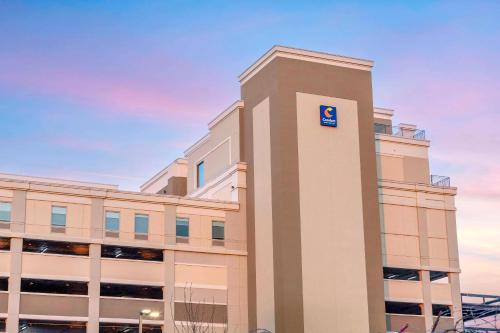 Фотография из галереи Comfort Inn & Suites Newark Liberty International Airport в Ньюарке