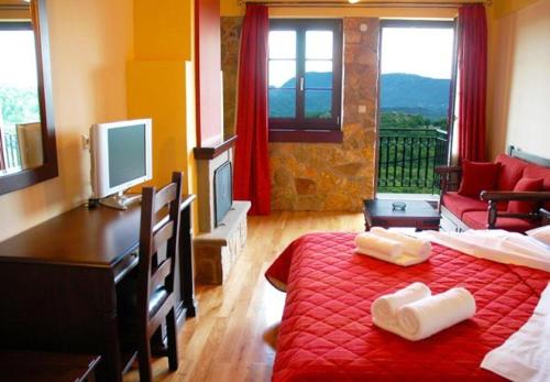 Una cama o camas en una habitación de Zagori Philoxenia Hotel