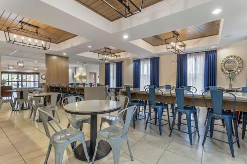 Un restaurant sau alt loc unde se poate mânca la Best Western Sugar Land - Richmond