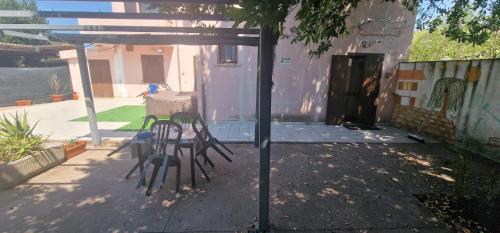 Un patio o zona al aire libre en BeB Sa Tanca Nostra