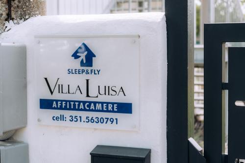 a sign for a villa usa at an entrance at Sleep & Fly Villa Luisa in Case Nuove