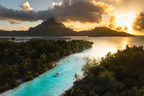 ALAROOTS BORA BORA CAMP