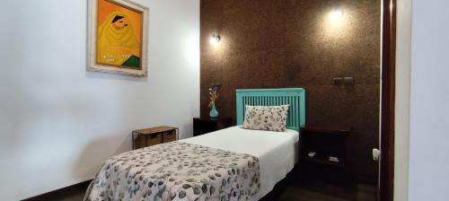 a bedroom with a bed and a picture on the wall at Rilhadas Casas de Campo in Fafe