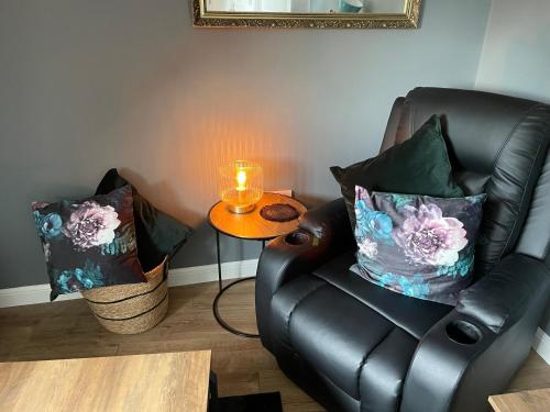 A seating area at Foundry Street Apartments - Dunfermline city centre