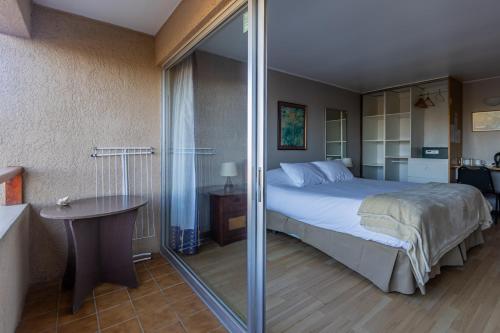 Кровать или кровати в номере Apart Hotel La Herradura - Caja Los Héroes