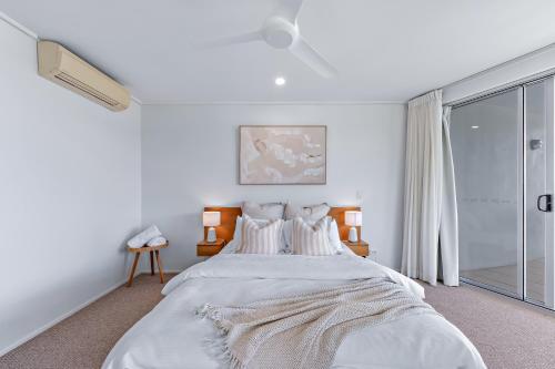 Tempat tidur dalam kamar di Seaview retreat