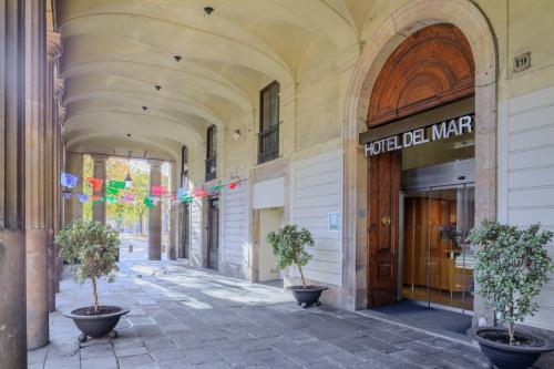 A fachada ou entrada em Hotel del Mar