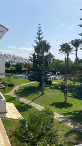 Sodas prie apgyvendinimo įstaigos Royal Gardens Marbella Puerto Banús Nueva Andalucia