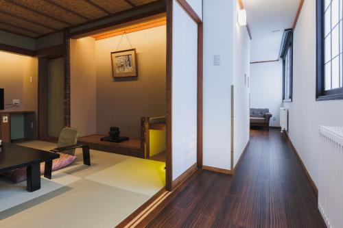 Ruang duduk di Takamiya Ryokan Miyamaso