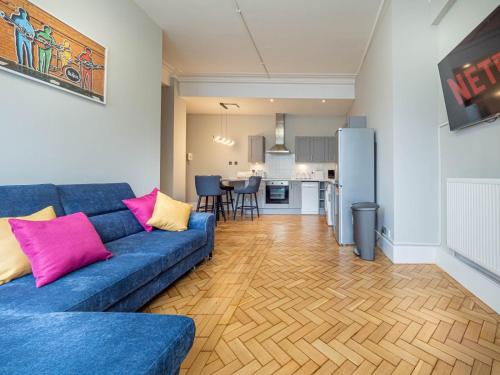 Η κουζίνα ή μικρή κουζίνα στο LuxLiv Fenwick Suite - Liverpool - 6 People