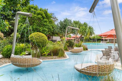 A piscina localizada em Elements Of Byron ou nos arredores