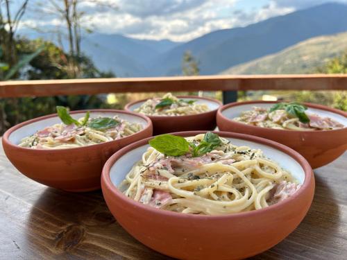 Makanan di atau berdekatan asrama